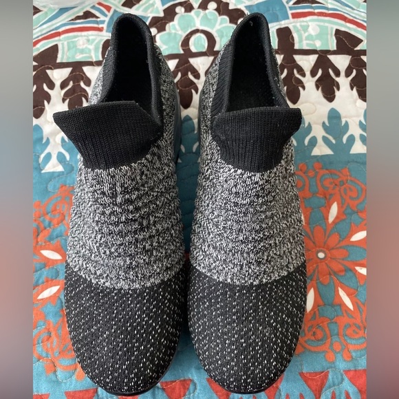 Women’s Size 10 Slip-On Walking Shoes - Picture 1 of 5